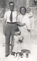 Emeterio Cuadrado y su esposa Rosario Isasa con sus hijos Antonina y Antonio 1934